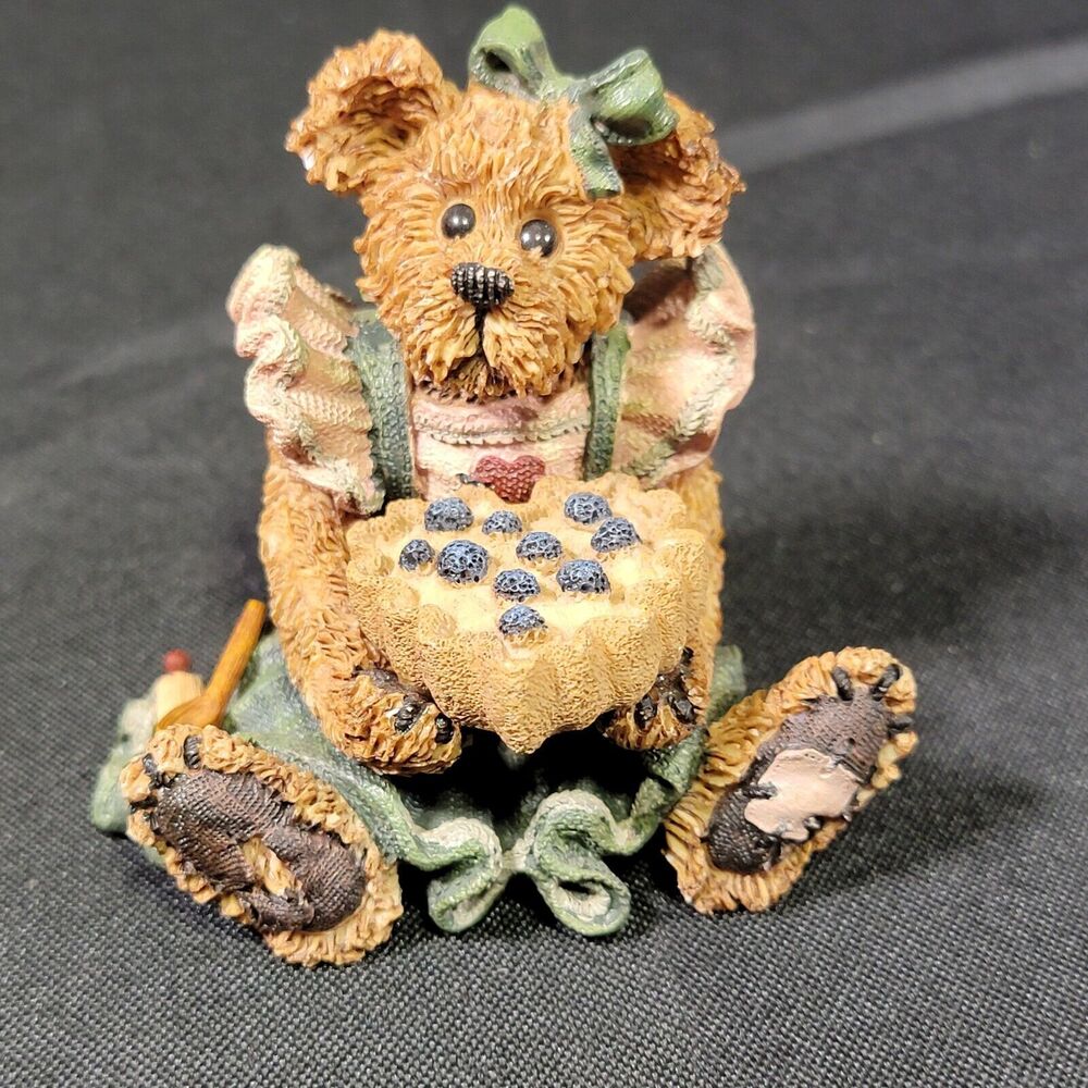 The Bearstone Collection Vintage 1994 Resin Figurine 2254